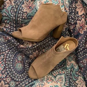 women’s heels new NWT